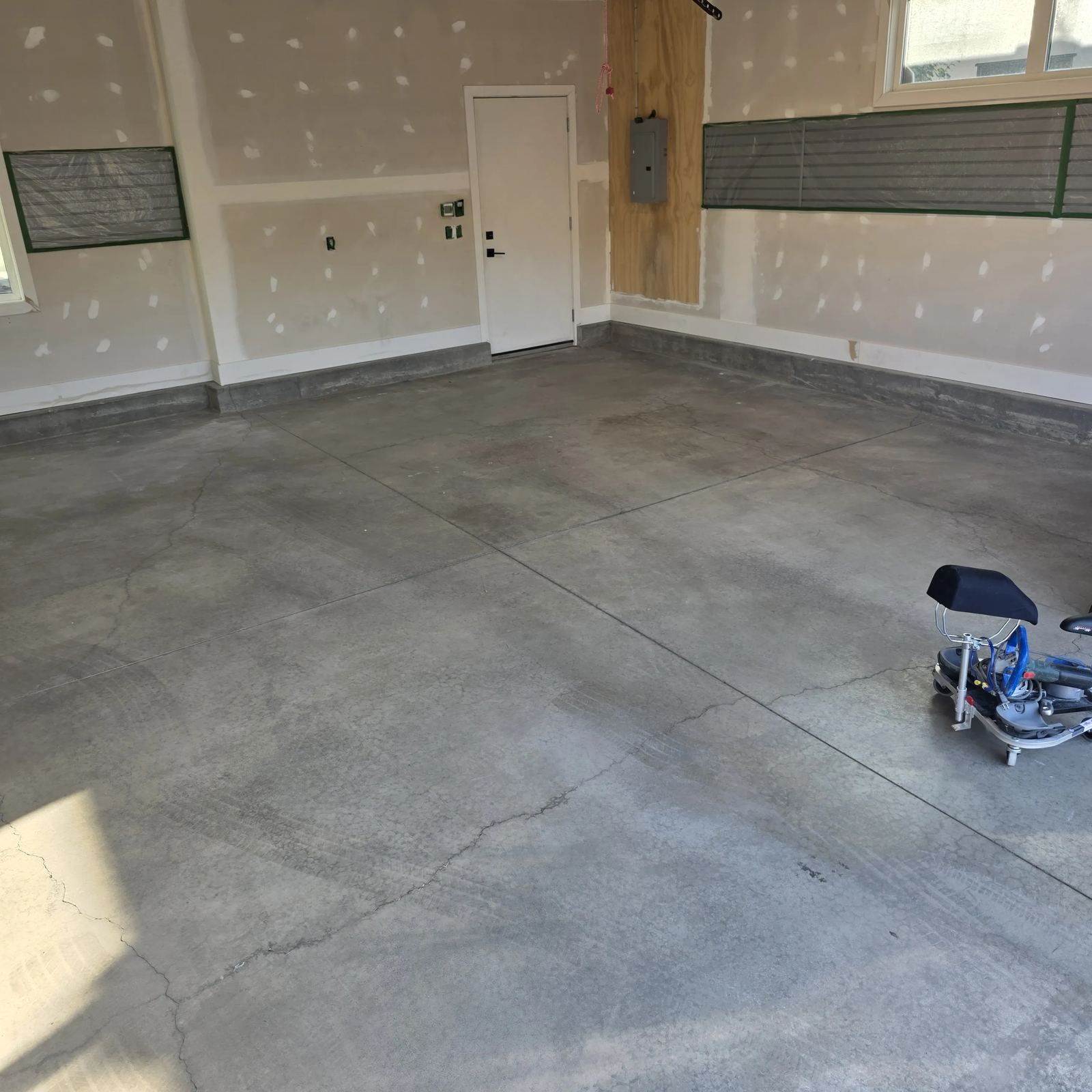 Residential garage flake finish